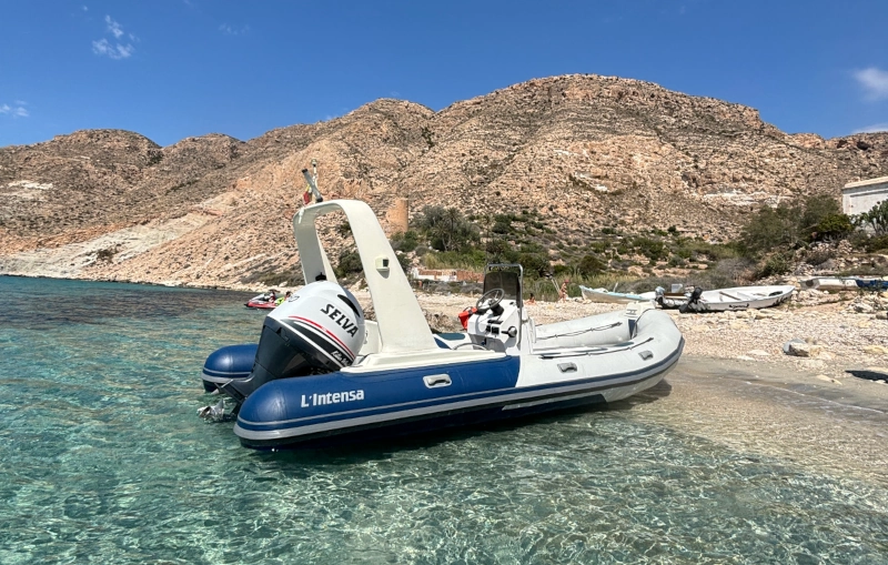 Paseo en barco carboneras hasta cala enmedio